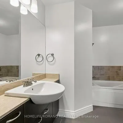 650,&nbsp;Mount Pleasant, Mount Pleasant West, Toronto