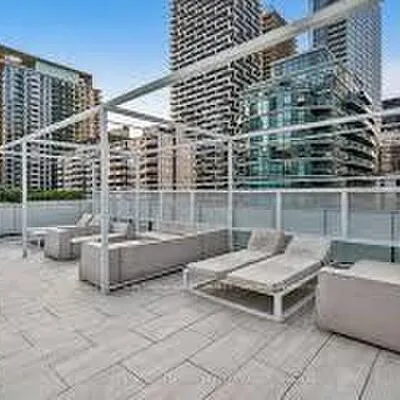 161,&nbsp;Roehampton, Mount Pleasant West, Toronto