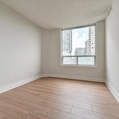 18,&nbsp;Hillcrest, Willowdale East, Toronto