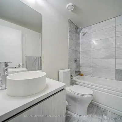 151,&nbsp;Avenue, Annex, Toronto