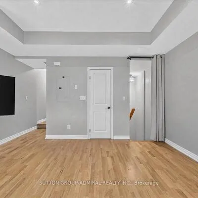 2,&nbsp;Maxwell, Bathurst Manor, Toronto