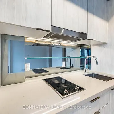 215,&nbsp;Queen, Waterfront Communities C1, Toronto