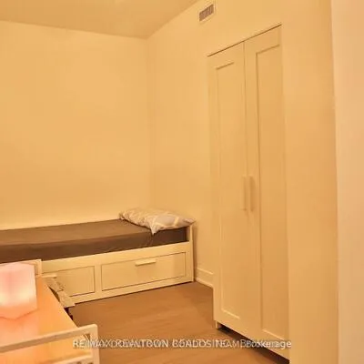 1486,&nbsp;Bathurst, Humewood-Cedarvale, Toronto