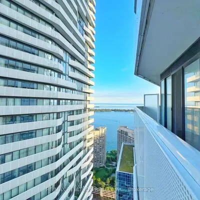100,&nbsp;Harbour, Waterfront Communities C1, Toronto