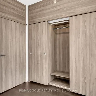 68,&nbsp;Esther Shiner, Bayview Village, Toronto