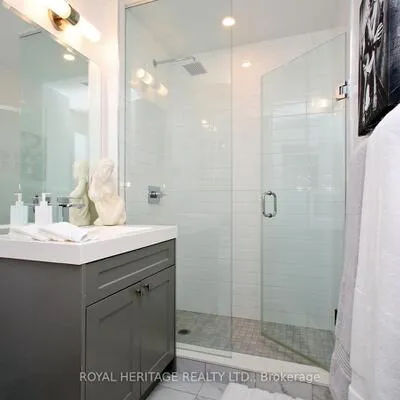 621,&nbsp;Sheppard, Bayview Village, Toronto