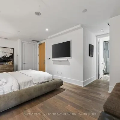 36,&nbsp;Hazelton, Annex, Toronto