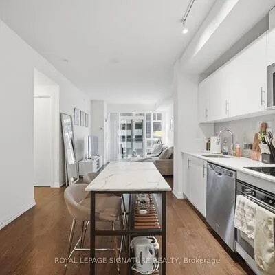 460,&nbsp;Adelaide, Moss Park, Toronto