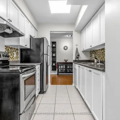 155,&nbsp;Beecroft, Lansing-Westgate, Toronto