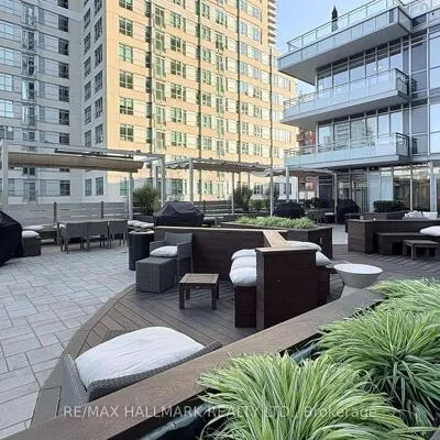 98,&nbsp;Lillian, Mount Pleasant West, Toronto