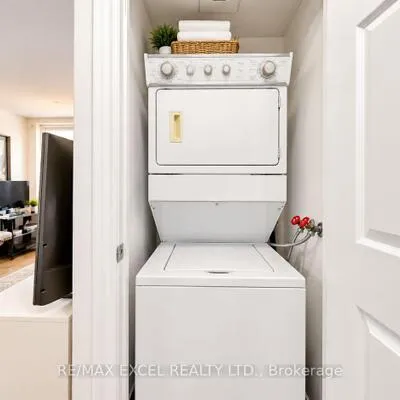 15,&nbsp;Greenview, Newtonbrook West, Toronto