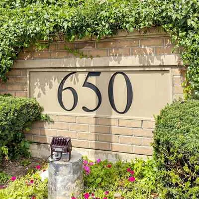 650,&nbsp;Lawrence, Englemount-Lawrence, Toronto