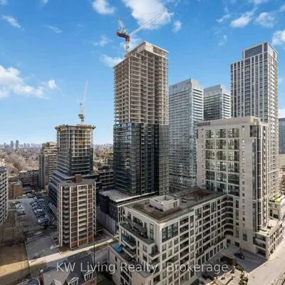 101,&nbsp;Erskine, Mount Pleasant West, Toronto
