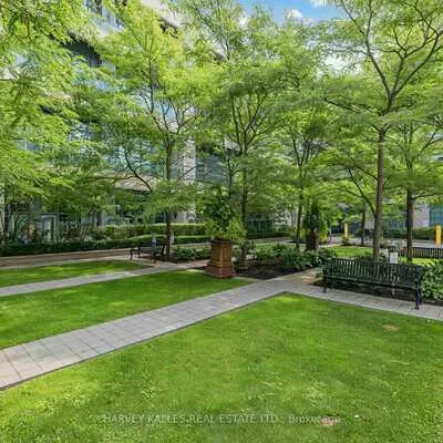 380,&nbsp;Macpherson, Casa Loma, Toronto