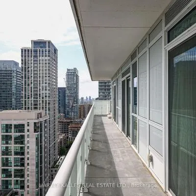 101,&nbsp;Erskine, Mount Pleasant West, Toronto