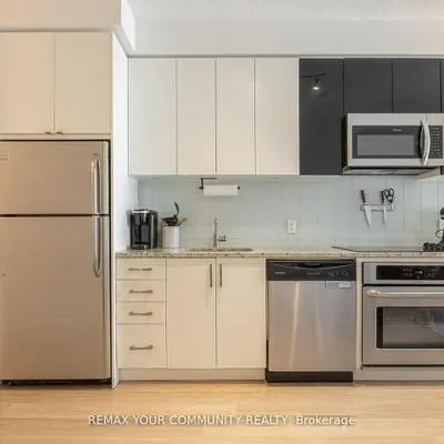 98,&nbsp;Lillian, Mount Pleasant West, Toronto