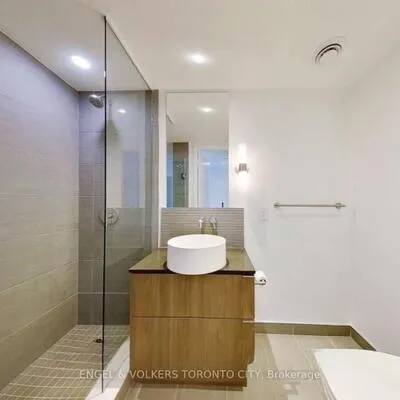 161,&nbsp;Roehampton, Mount Pleasant West, Toronto