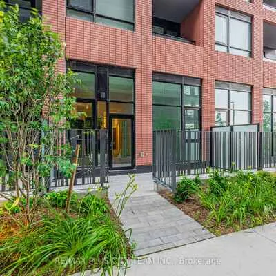 8,&nbsp;Tippett, Clanton Park, Toronto