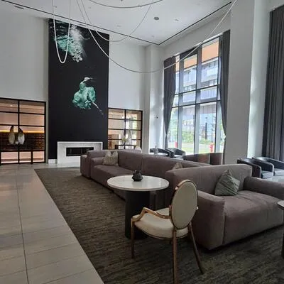 39,&nbsp;Roehampton, Mount Pleasant West, Toronto