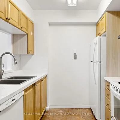 238,&nbsp;Doris, Newtonbrook East, Toronto