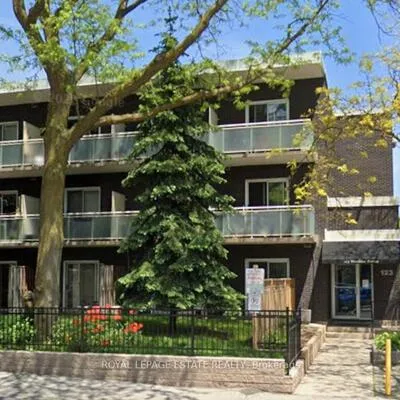 123,&nbsp;Woodbine, The Beaches, Toronto