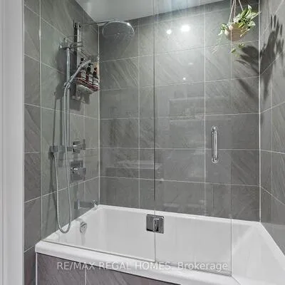 1238,&nbsp;Dundas, South Riverdale, Toronto