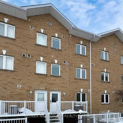 1775,&nbsp;Markham, Malvern, Toronto