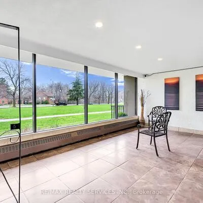 180,&nbsp;Markham, Scarborough Village, Toronto
