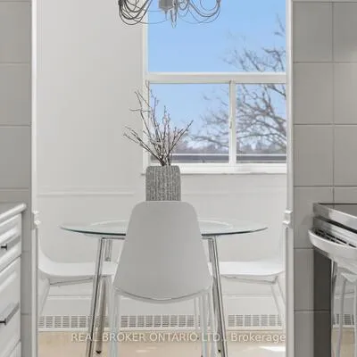 1071,&nbsp;Woodbine, Woodbine-Lumsden, Toronto