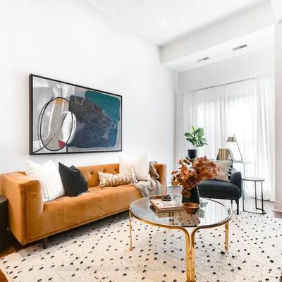 325,&nbsp;Kingston, The Beaches, Toronto