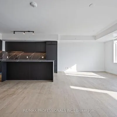 1050,&nbsp;Eastern, Greenwood-Coxwell, Toronto