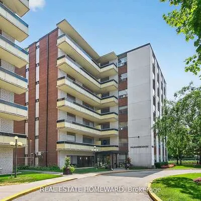 915,&nbsp;Midland, Eglinton East, Toronto