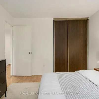 270,&nbsp;Timberbank, L'Amoreaux, Toronto