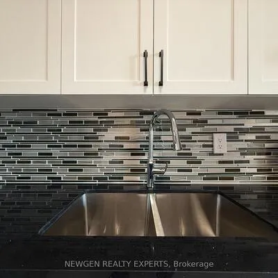 3,&nbsp;Massey, Crescent Town, Toronto