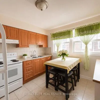 110,&nbsp;Purpledusk, Morningside, Toronto