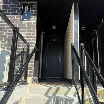 25,&nbsp;Priya, Malvern, Toronto