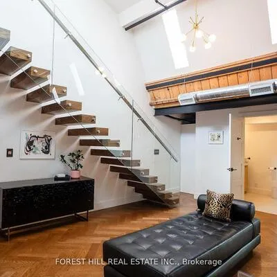 326,&nbsp;Carlaw, South Riverdale, Toronto