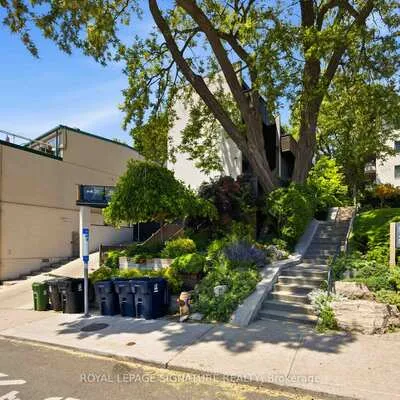 2366,&nbsp;Queen, The Beaches, Toronto