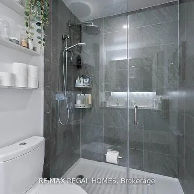1238,&nbsp;Dundas, South Riverdale, Toronto