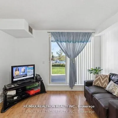 684,&nbsp;Warden, Clairlea-Birchmount, Toronto
