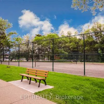 90,&nbsp;Ling, West Hill, Toronto