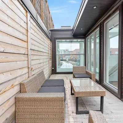 326,&nbsp;Carlaw, South Riverdale, Toronto
