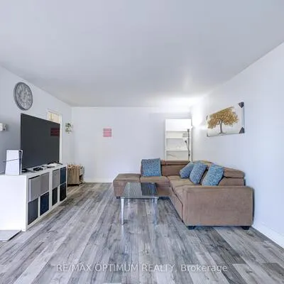 5,&nbsp;Massey, Crescent Town, Toronto