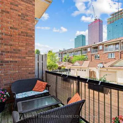 18,&nbsp;Sargent, East End-Danforth, Toronto