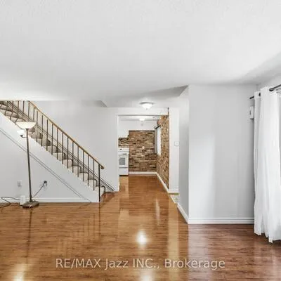 120,&nbsp;Ling, West Hill, Toronto