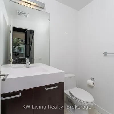 90,&nbsp;Broadview, South Riverdale, Toronto