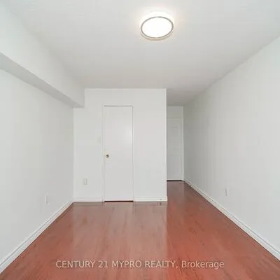 100,&nbsp;Echo, L'Amoreaux, Toronto