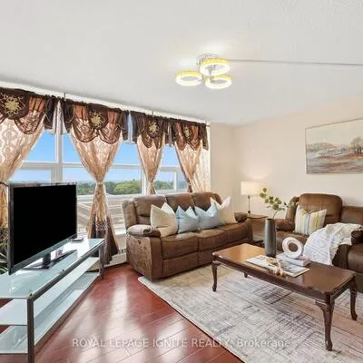 3380,&nbsp;Eglinton, Scarborough Village, Toronto