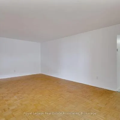 5,&nbsp;Massey, Crescent Town, Toronto