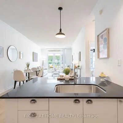 35,&nbsp;Boardwalk, The Beaches, Toronto